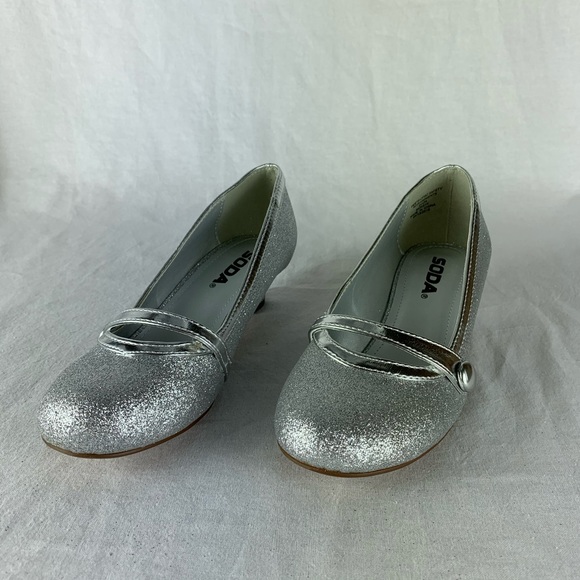 Soda Other - 💸Sale - Soda Girl Dress Shoes Silver with Glitter
